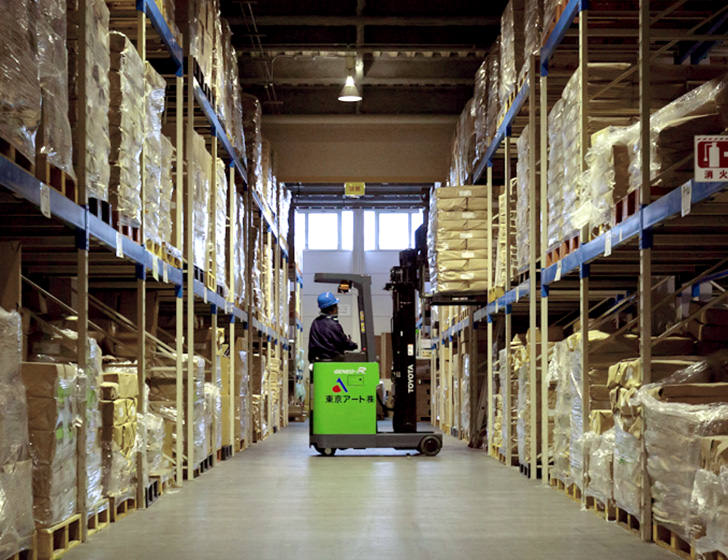 Distribution Centers that Make Accurate, Speedy Delivery Possible